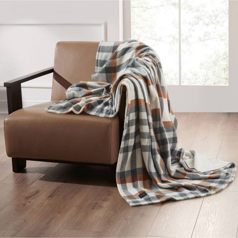 Open Box - Brookstone -  Heated Oversized Brushed Woven Knit Thr Brown